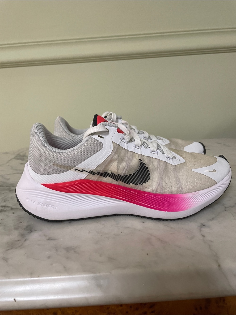 Nike Women’s Zoom Winflo 8 - Size 6